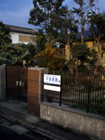 <p>4.<br />
住宅街は静かなお正月</p>