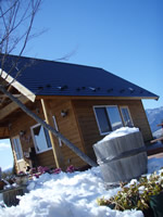 <p>4.<br />
ようやく到着し、みんなと合流できました。珈琲とパンで一休み。</p>