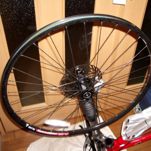 タイヤの外れたホイール